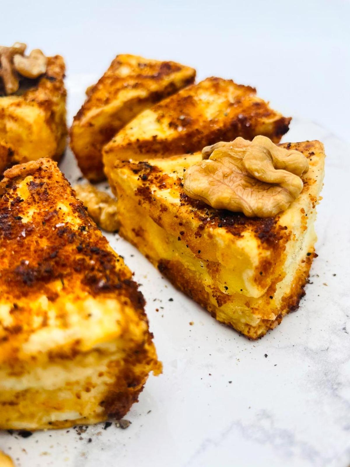 Camemberts panés et fourrés aux cerneaux de noix du Périgord