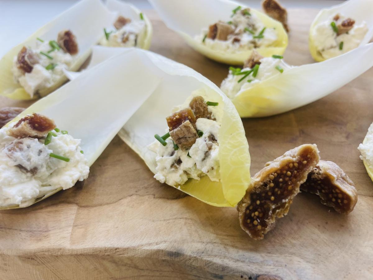 Bouchées d’endives au fromage frais et aux figues séchées