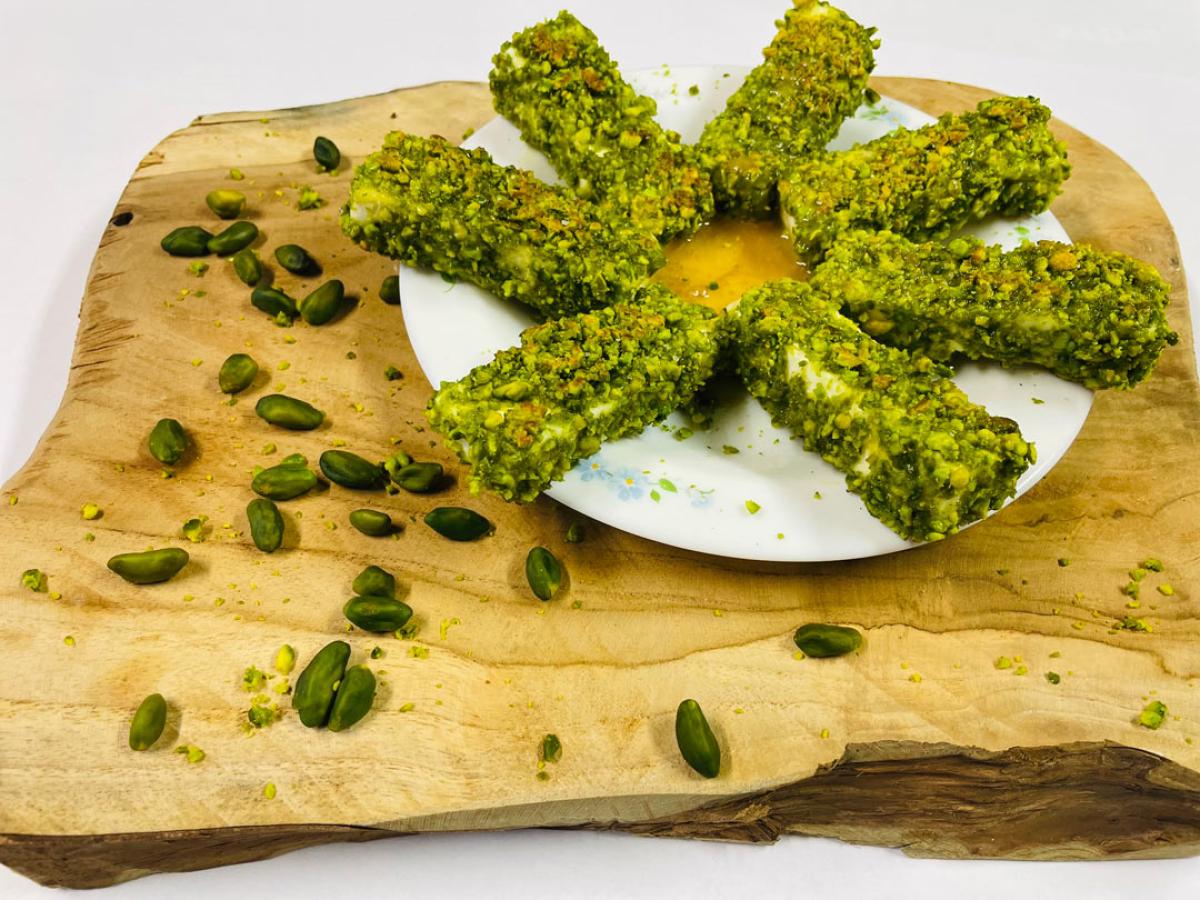 Feta grillées aux pistaches concassées